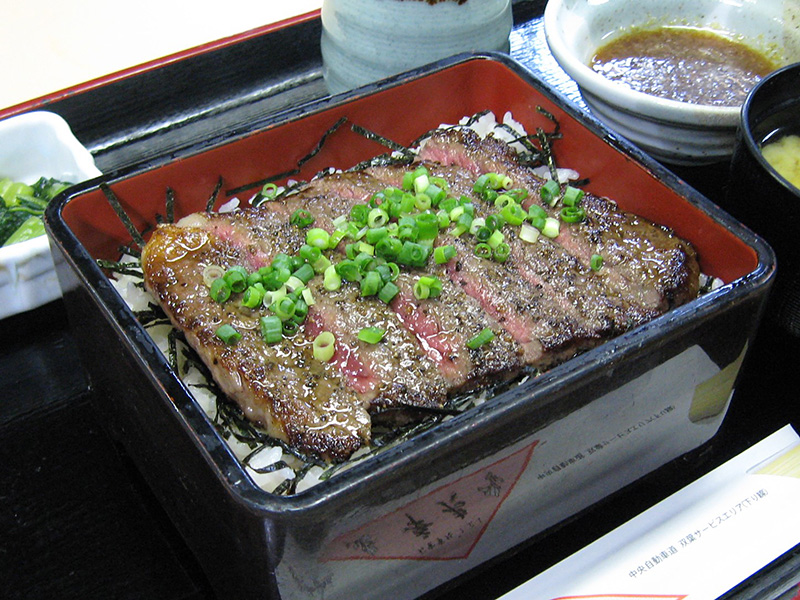 ワインビーフステーキ重