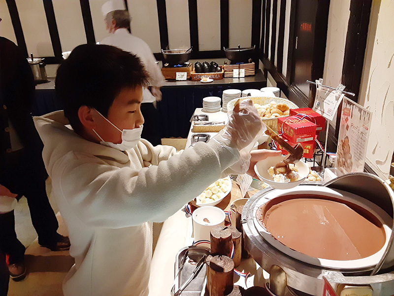デザートはガーナチョコレートソースをかけて!