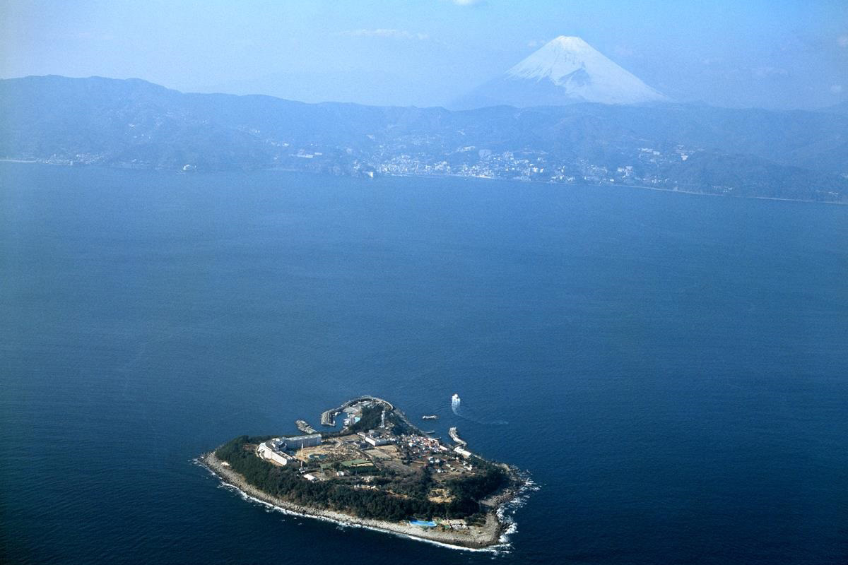 初島