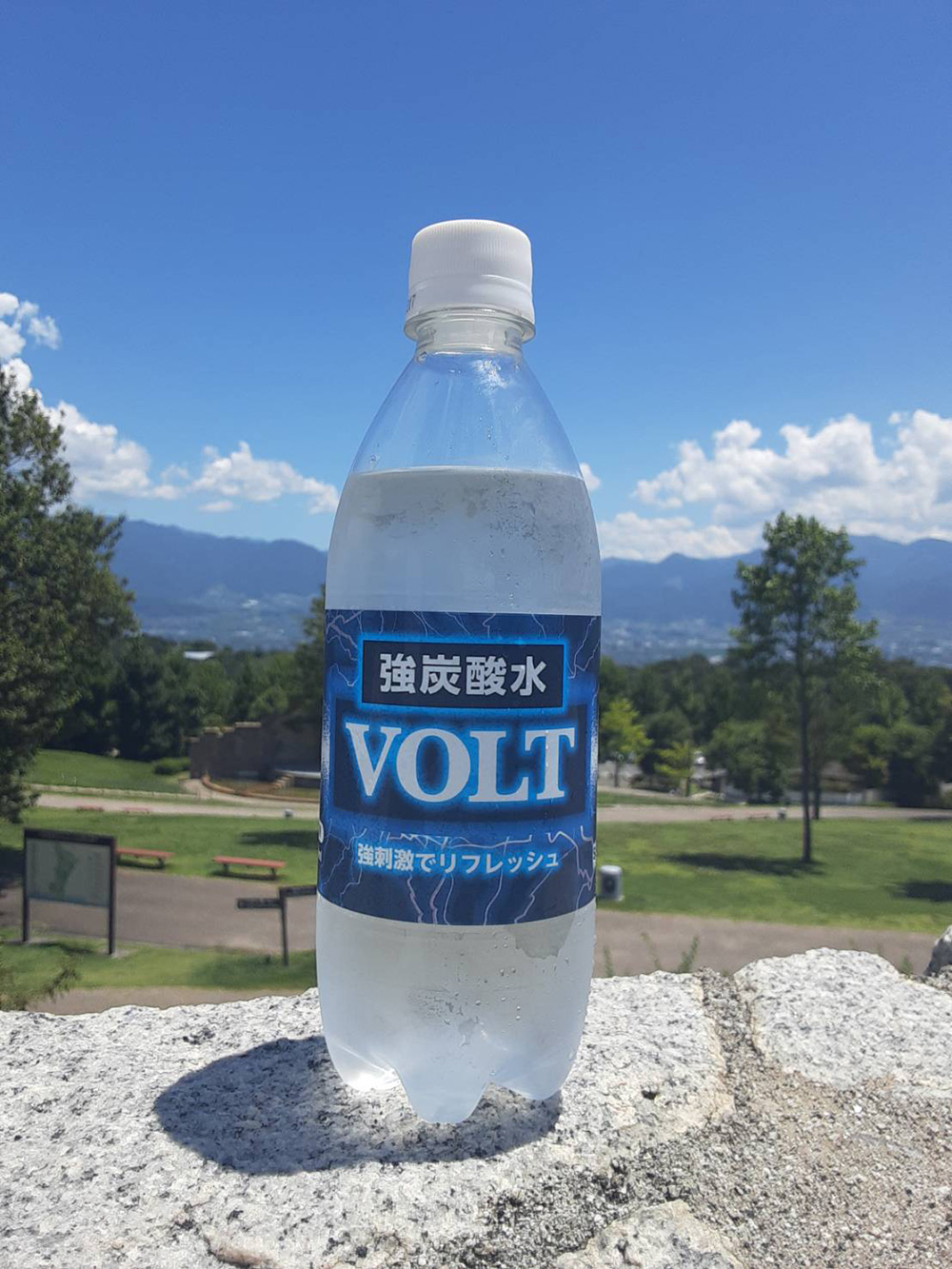 surfbevarage提供 強炭酸水VOLT 500ｍl