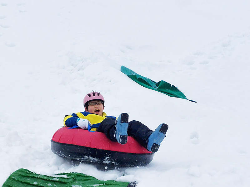 キッズパラダイスでチュービング