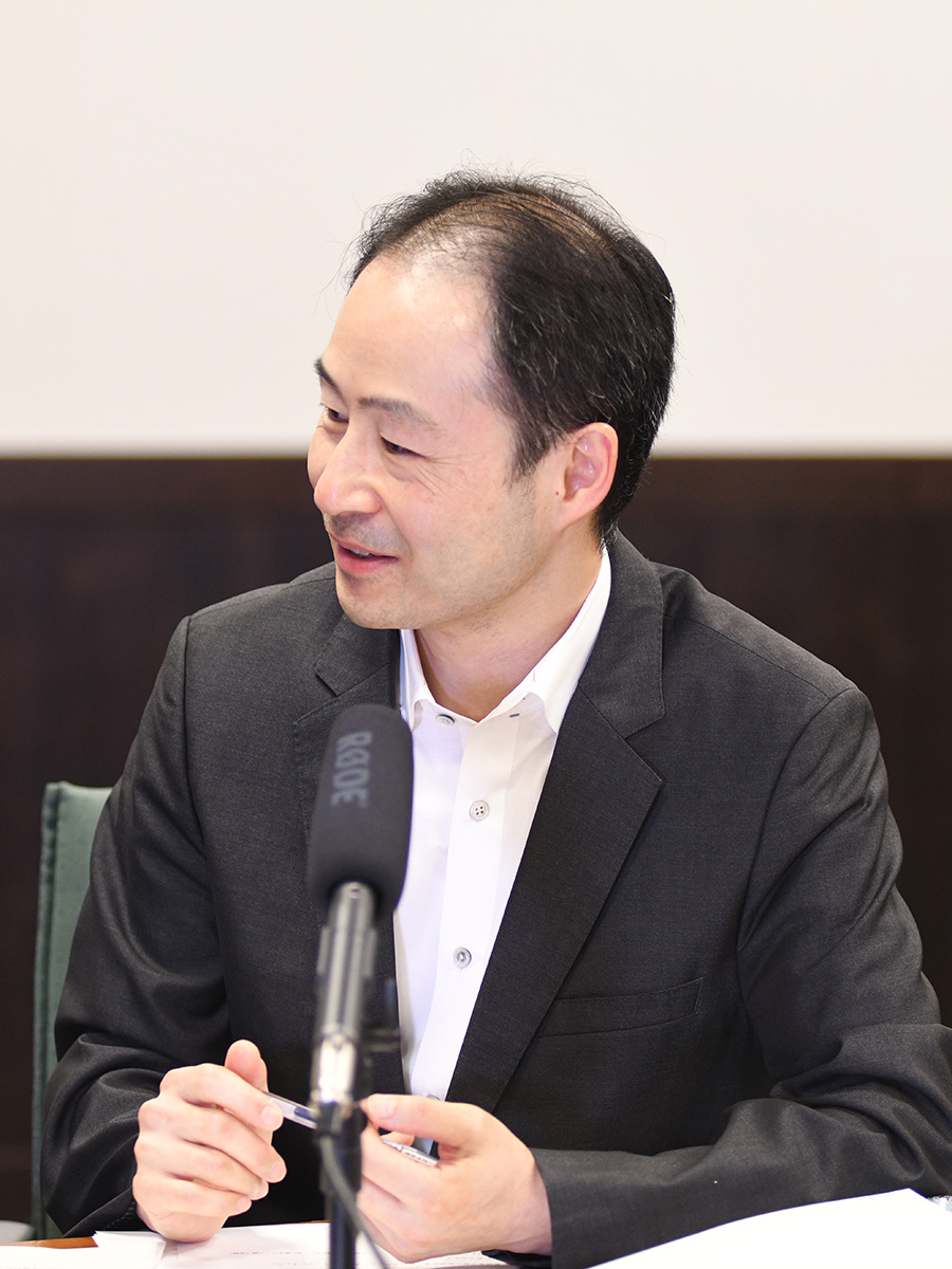 西本幸恒（文藝春秋編集委員）